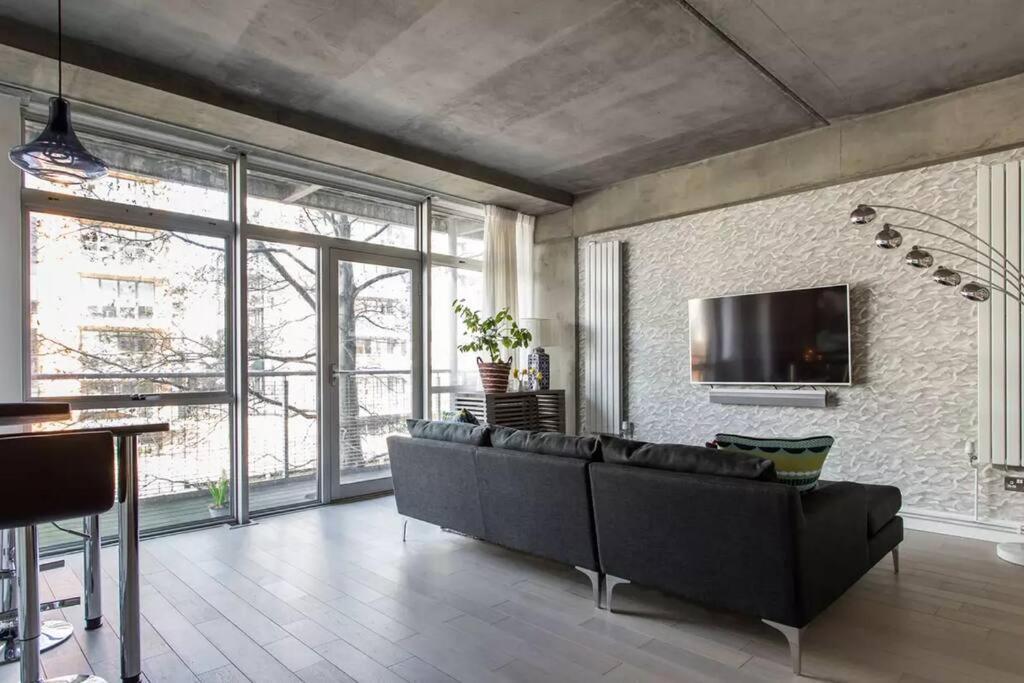 Canal-Side Apartment In Shoreditch London Exterior photo