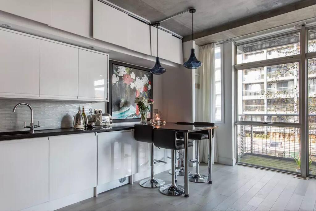 Canal-Side Apartment In Shoreditch London Exterior photo